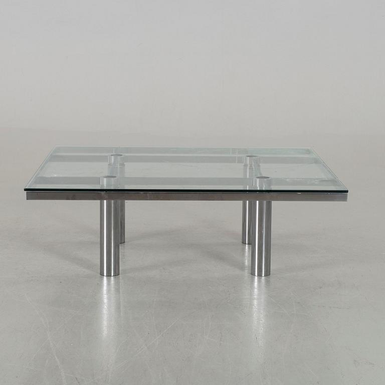 A TOBIA SCARPA GLASS TOP SOFA TABLE.