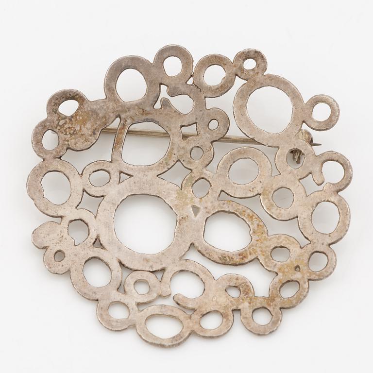PA Lundahl Terrs, en brosch och ett par manschettknappar silver, Växjö 1966.