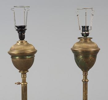 GOLVLAMPOR, ett par snarlika, 1800-talets andra hälft.