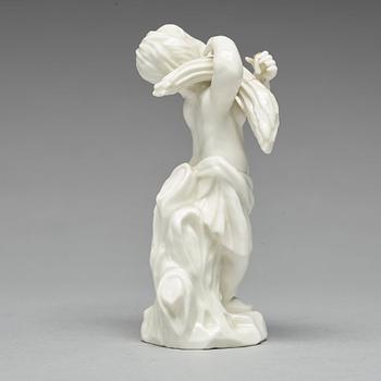 FIGURIN, porslin. Marieberg, 1700-tal. "Putto med sädeskärve".