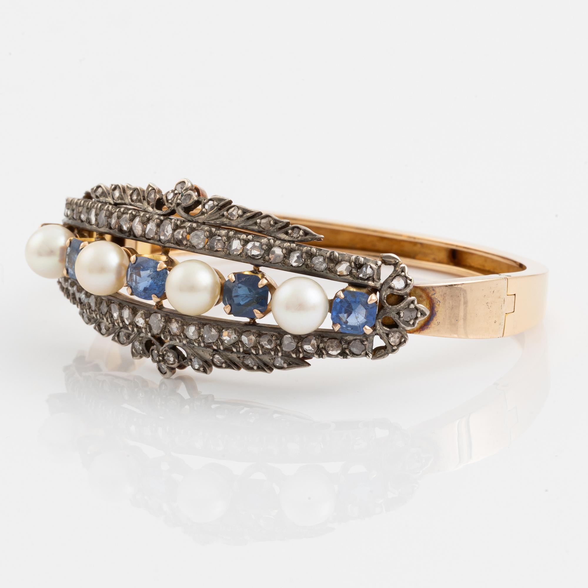 An 18K gold bracelet set with cultured pearls, faceted sapphires and rose-cut diamonds.