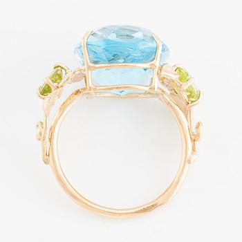Ring, cocktail ring with blue topaz, peridot, and brilliant-cut diamonds.