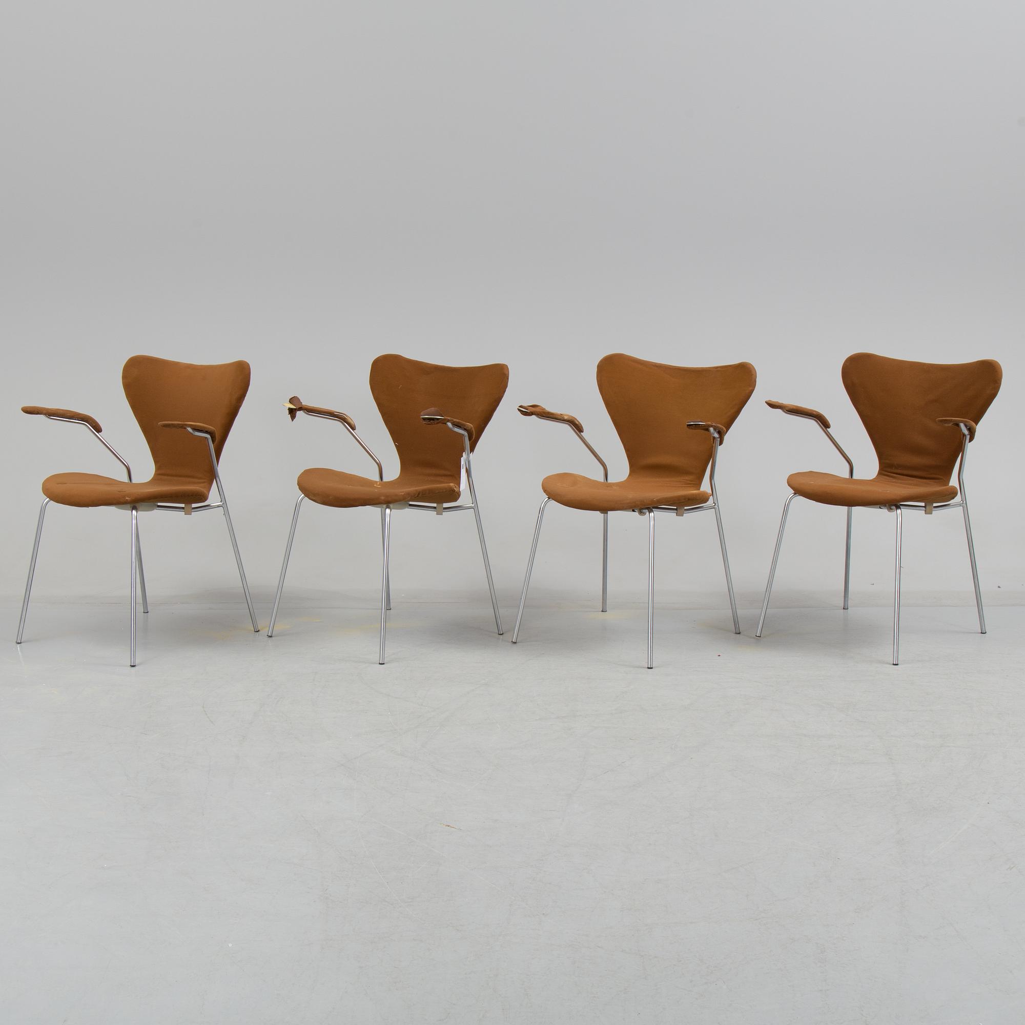 ARNE JACOBSEN, karmstolar, 4 st, "Sjuan" för Fritz Hansen, Danmark, 1971.