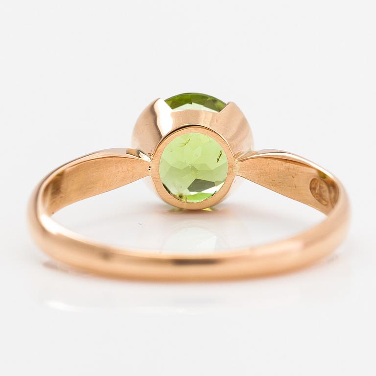 Ring, 18K guld och peridot. Kultateollisuus, Åbo 1917.