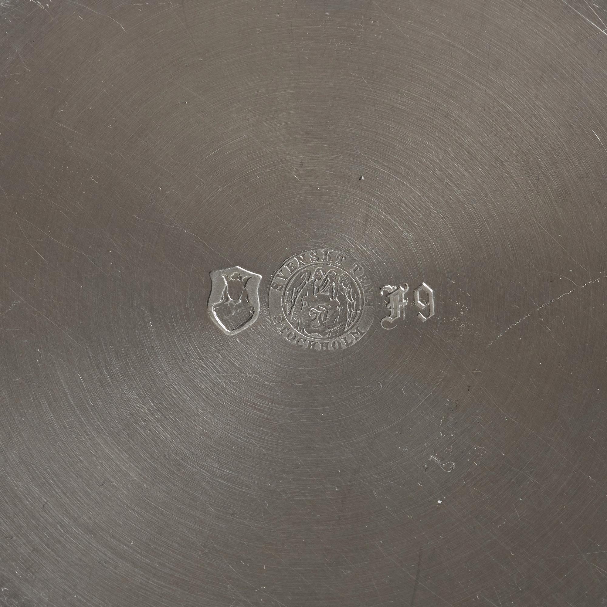 Estrid Ericson, ask med lock, Firma Svenskt Tenn, Stockholm 1956.