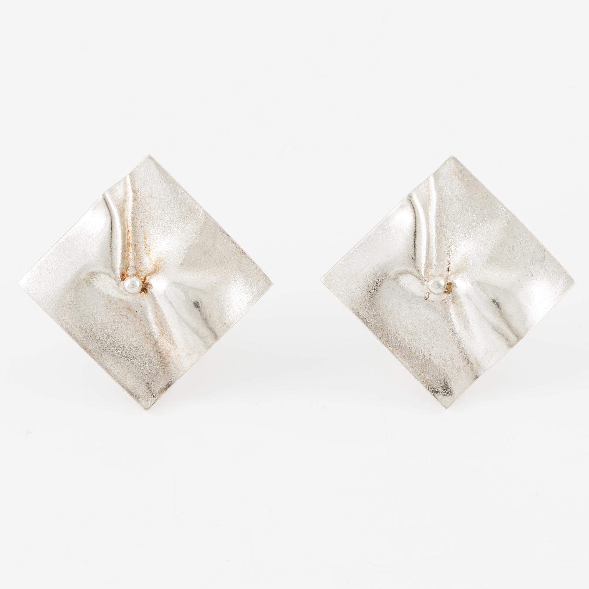 Björn Weckström, ett par örhängen, 'Shields', sterlingsilver, Lapponia 1975.
