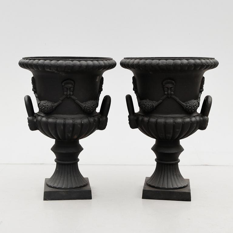 TRÄDGÅRDSURNOR, 1 par, 1900-/2000-tal.