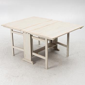 Dining table, 19th century.