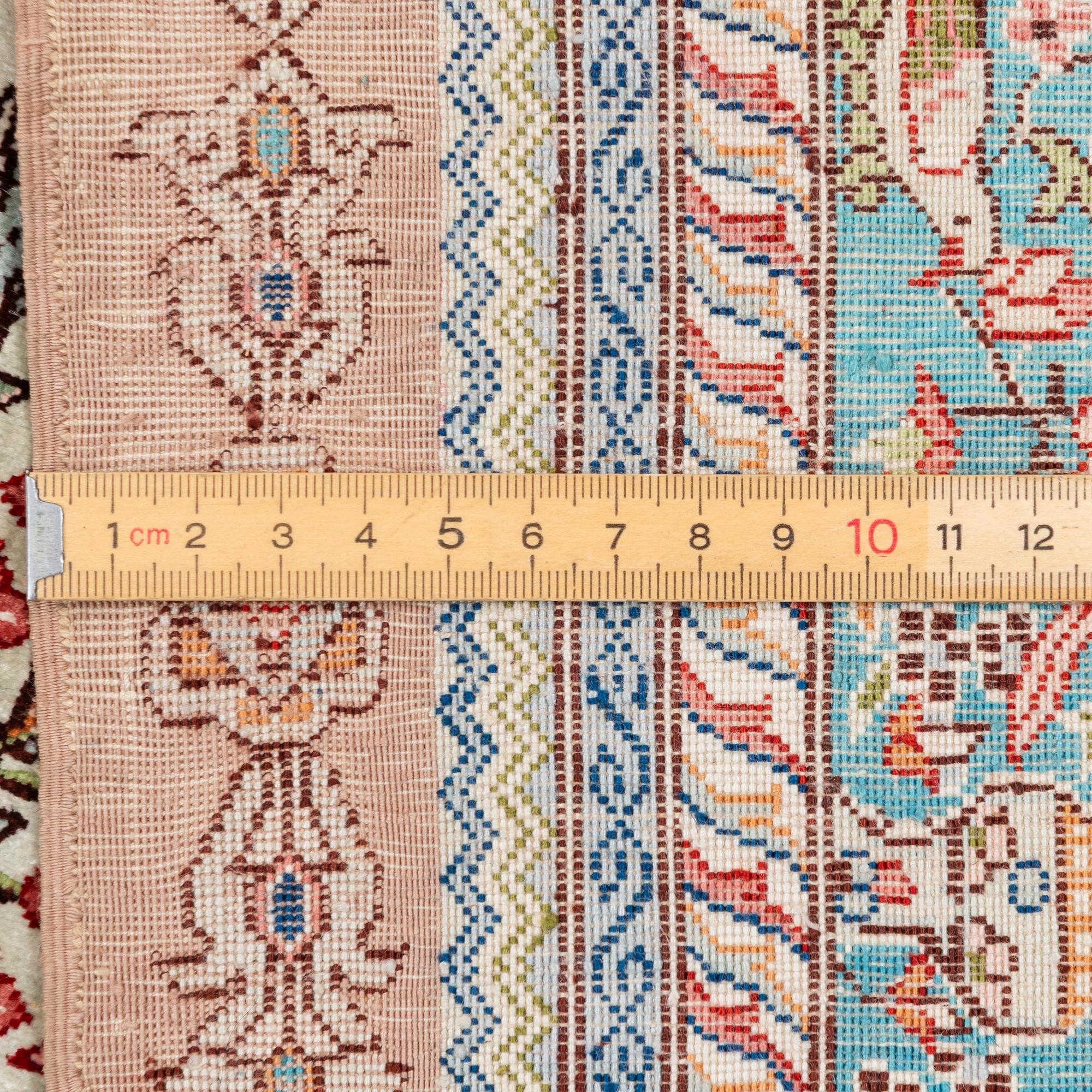 Rug, Hereke design, silk, approx. 122x77 cm.
