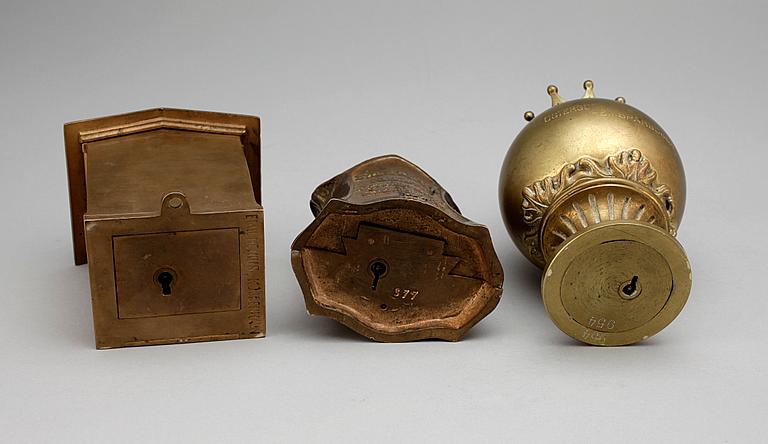 SPARBÖSSOR, 3st, mässing, 1900-tal.