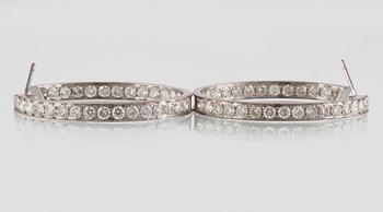 ÖRHÄNGEN, 18K vitguld med briljantslipade diamanter ca 3.41 ct. Vikt 8,8 gram.