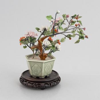 A table decoration, china, late 20th century.