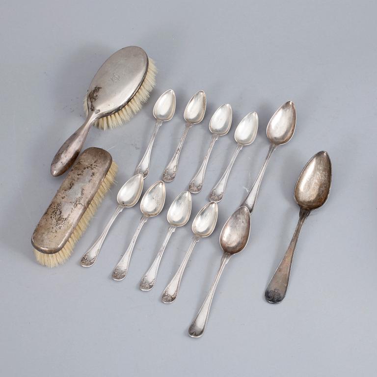 PARTI SILVER, 19 delar, Gustaf Folcker, Stockholm, 1800-/1900-tal. total  silvervikt  ca 477 gram.