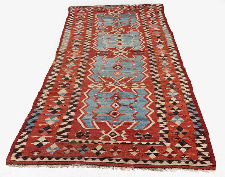 Antik central Anatolsk kelim, sannolikt Aksaray, ca 404 x 117 cm.