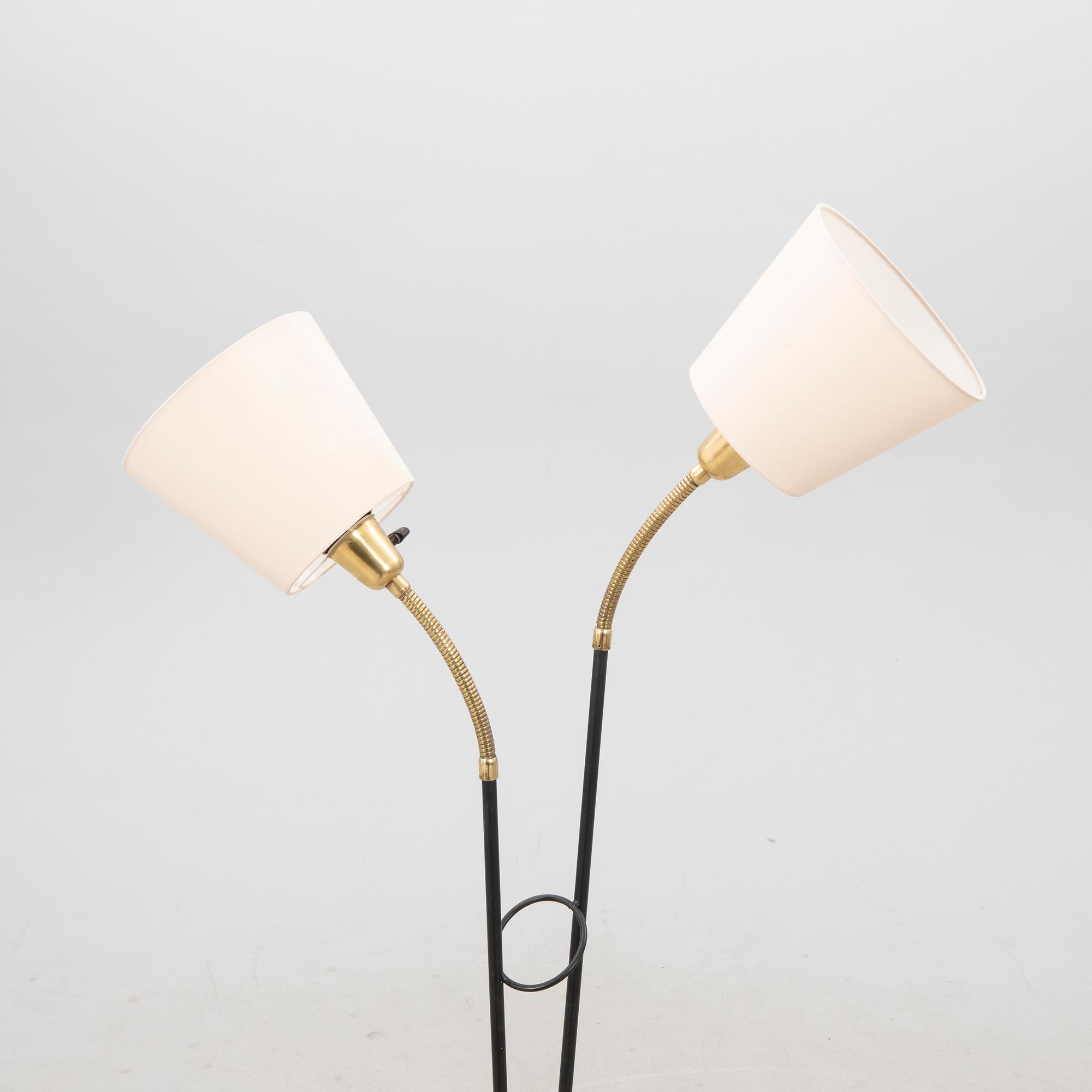 A mid 1900s floor lamp.