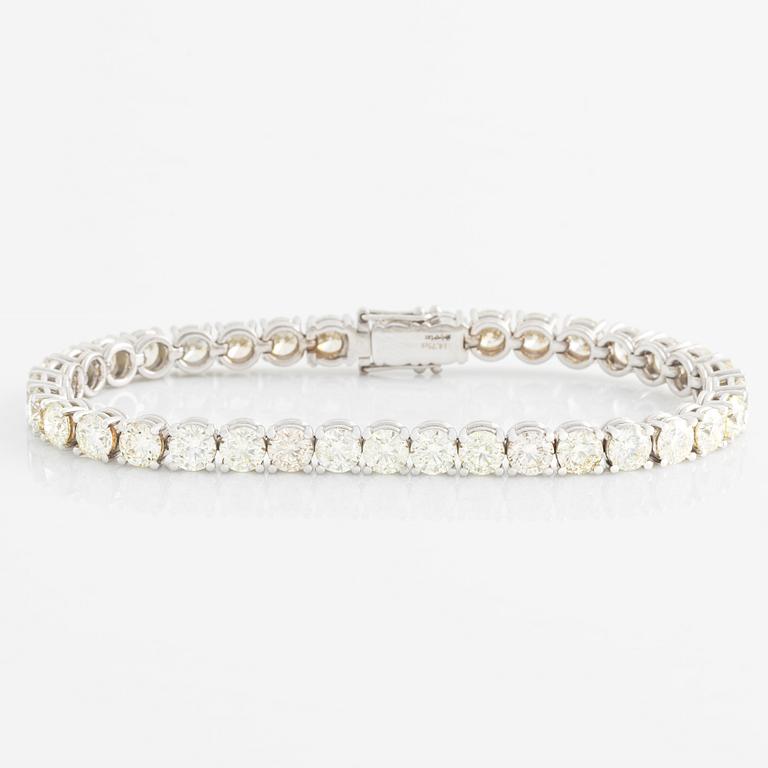 Tennisarmband med briljantslipade diamanter.