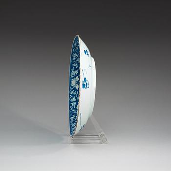 A blue and white dish, Qing Dynasty, Kangxi (1622-1722).
