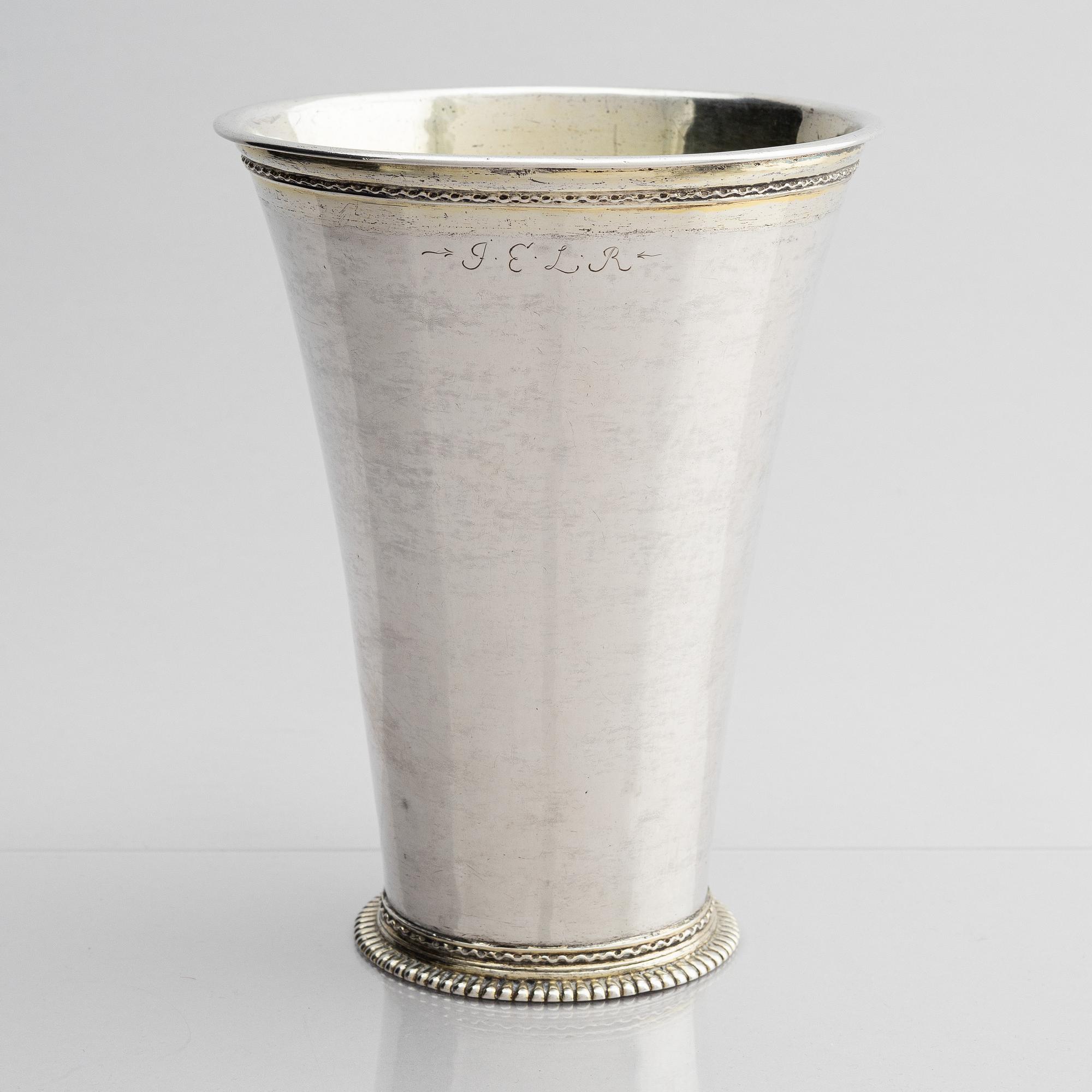 Lars Bäckman d ä, bägare, delvis förgyllt silver, Örebro (verksam 1712-1748 (1752)). Senbarock.