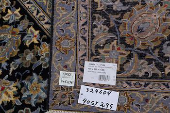 A carpet, Kashan, ca 405 x 295 cm.
