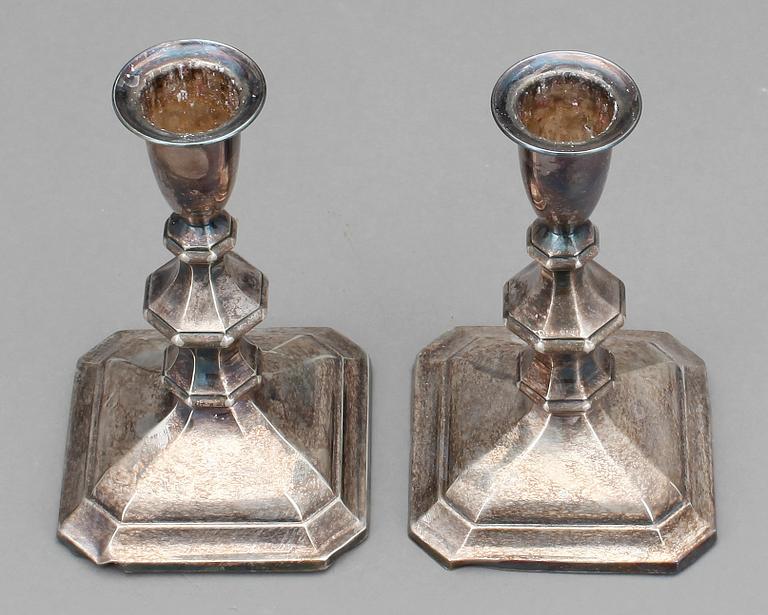 LJUSSTAKAR, ett par, silver, stämplade 830, 1900-talets första hälft.