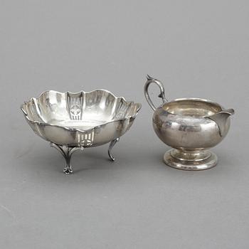 PARTI SILVER, 2 delar, bla Thomas Levesley, Sheffield, 1918. Total vikt ca 163g.