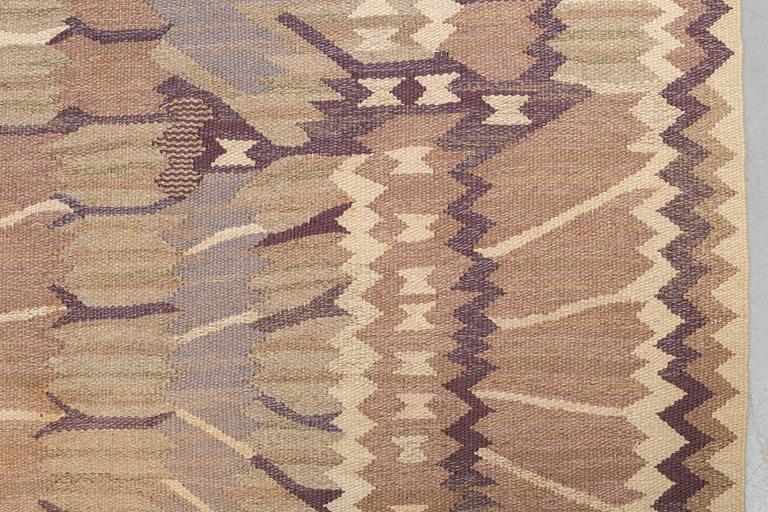 Barbro Nilsson, a carpet, "Strålblomman grå", flat weave, ca 286,5 x 219,5-221,5 cm, signed AB MMF BN.