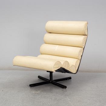 A 1970s easy chair.