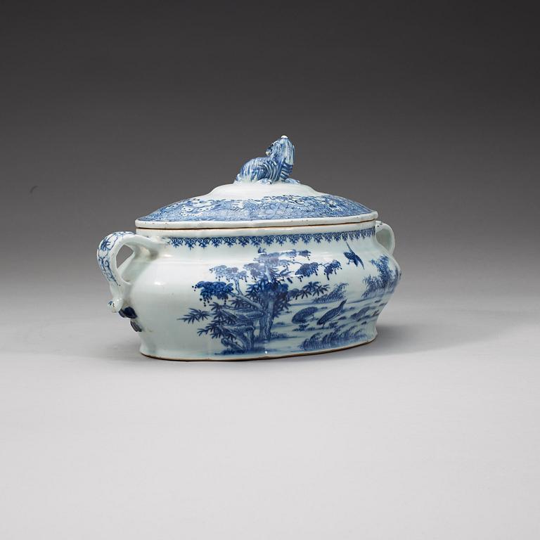 TERRIN med LOCK, porslin. Qingdynastin, Qianlong (1736-95).