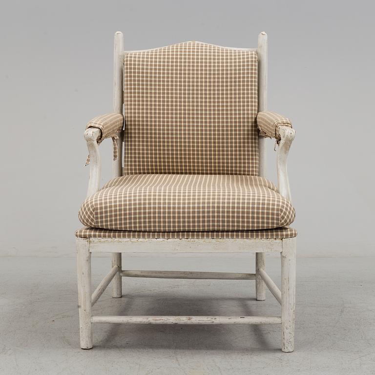 A painted armchair from around year 1800.