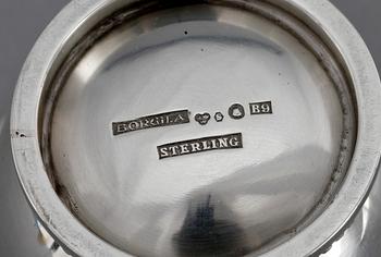 SKÅL SAMT VAS, sterlingsilver, Borgila, Stockholm 1949 resp 1952. Totalvikt ca 170 gram.