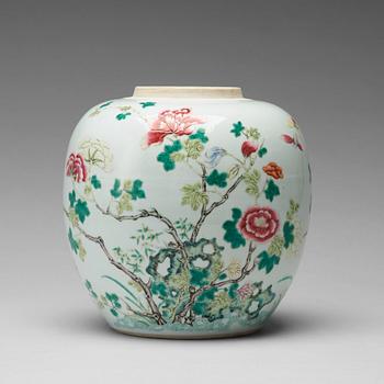 639. A famille rose jar, Qing dynasty.