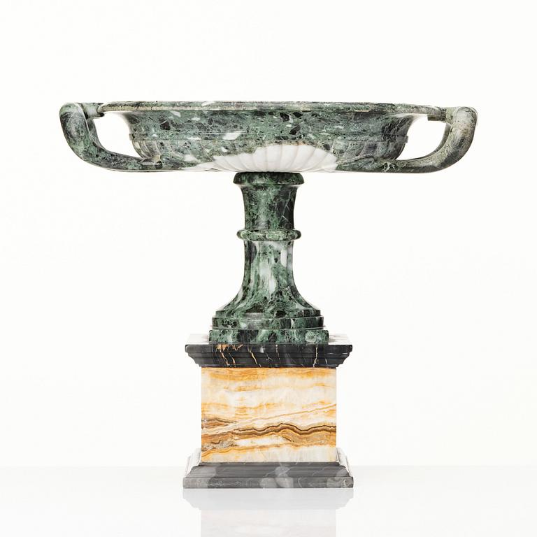A presumably Italian marble and onyx tazza, around year 1900.