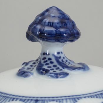 SERVISDELAR, 6 delar, "Musselmalet", Royal Copenhagen, 1900-talets andra hälft.