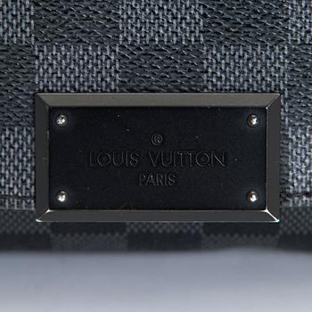 Louis Vuitton, väska, "District PM Messenger".