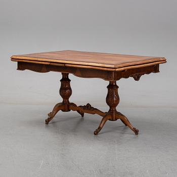 A first halg of the 20th Century walnut veneered table.