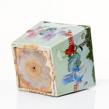 A rectangular famille rose flower pot, Qing dynasty, 19th Century.