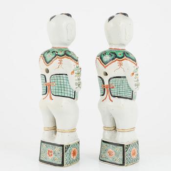 A pair of Kangxi-style figurines, China, late Qing dynasty.