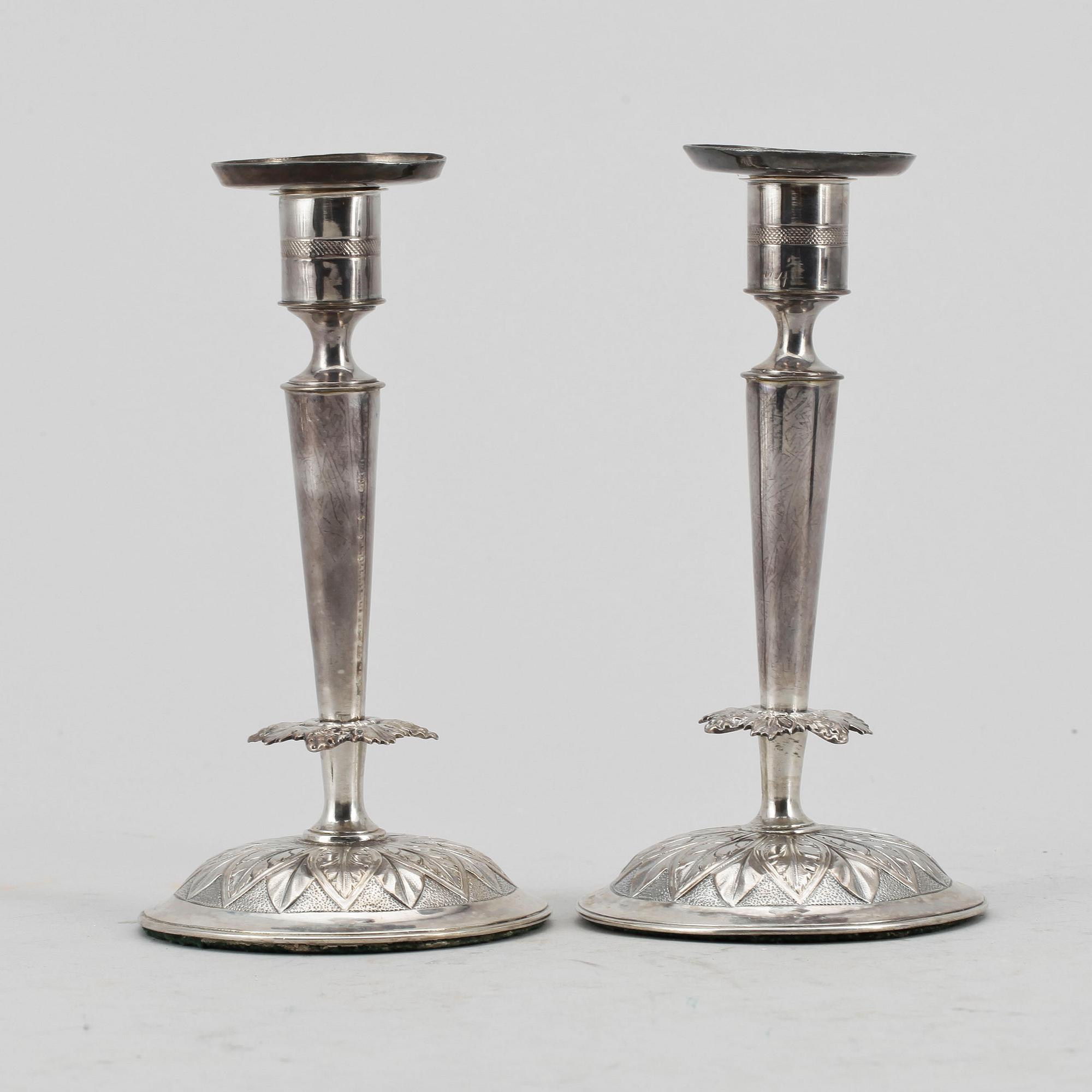 LJUSSTAKAR, ett par, silver, otydliga mästastämplar, Stockholm, 1827.