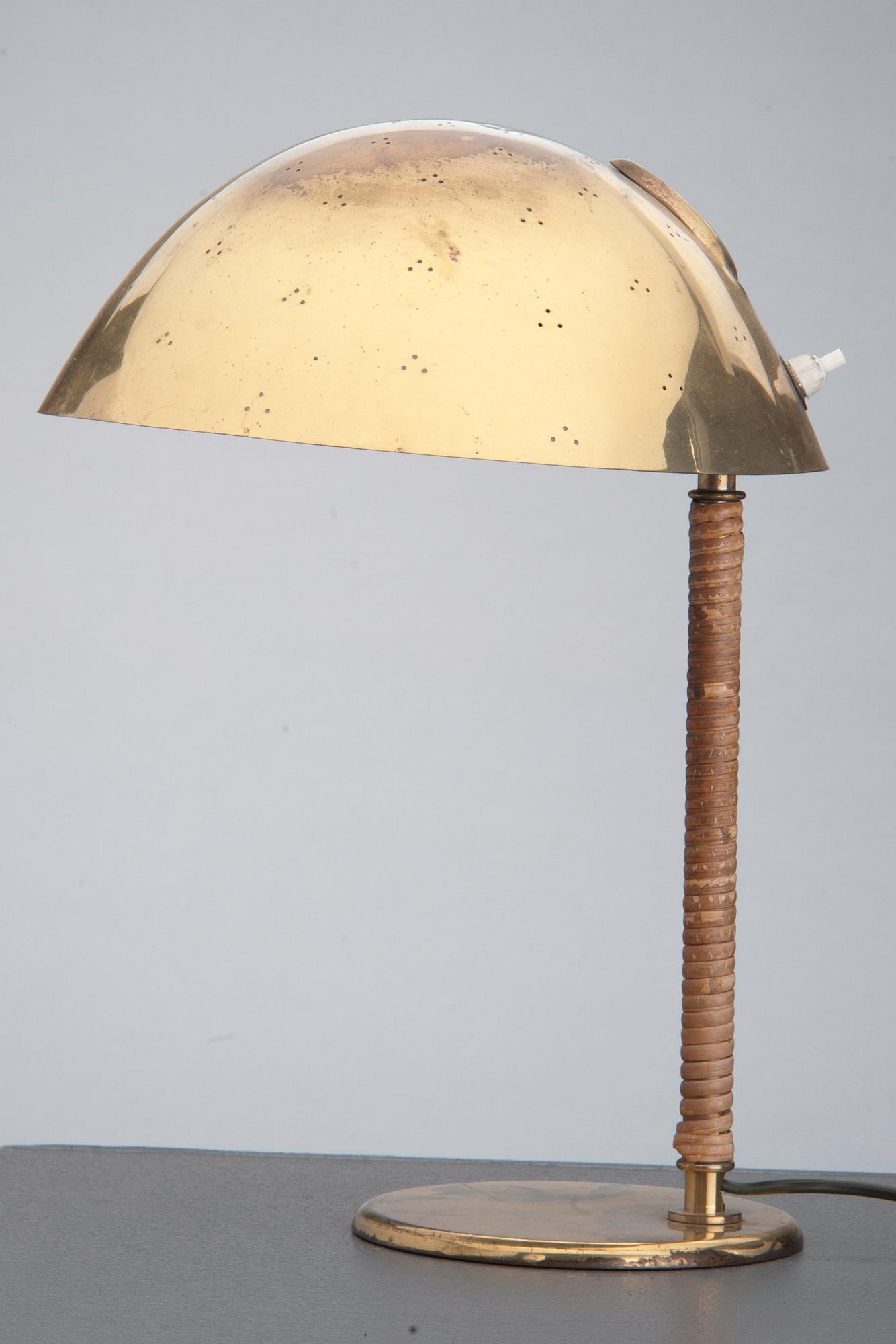 Paavo Tynell, BORDSLAMPA.