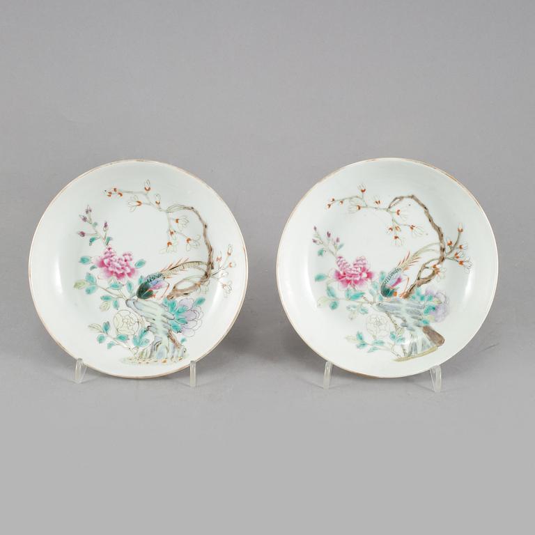 SKÅLFAT, ett par, porslin, Kina, 1800-/1900-tal.