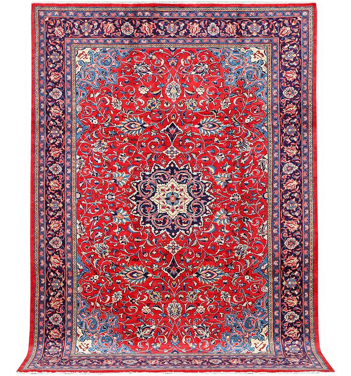 A Mahal carpet, c. 330 x 220 cm.