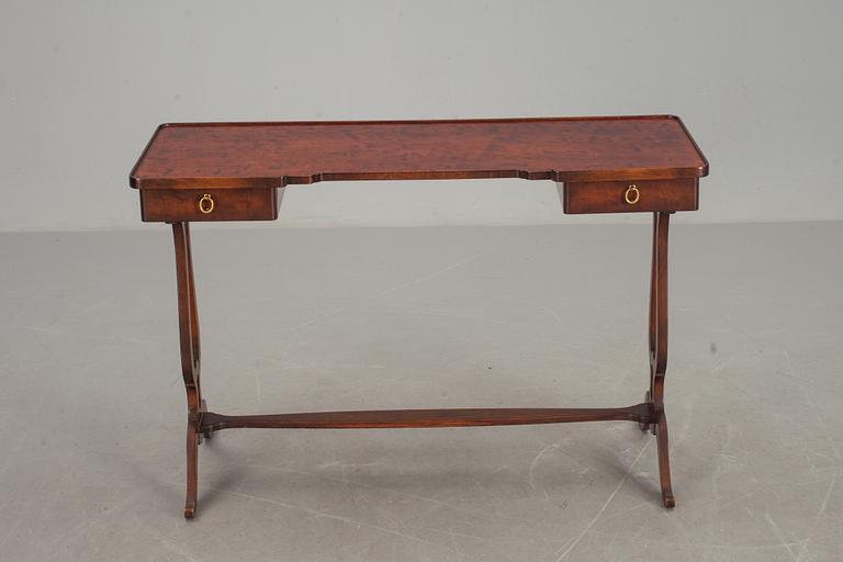 SKRIVBORD/TOILETTBORD, märkt NK, Buenos Aires, 1900-talets första hälft.