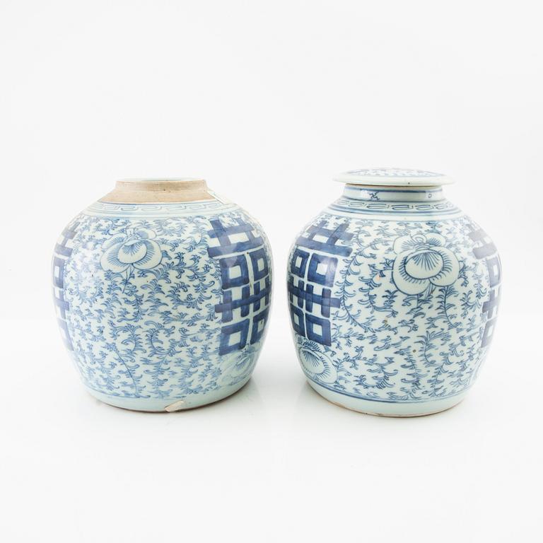 A set of two blue and white jars, late Qing dynasty.