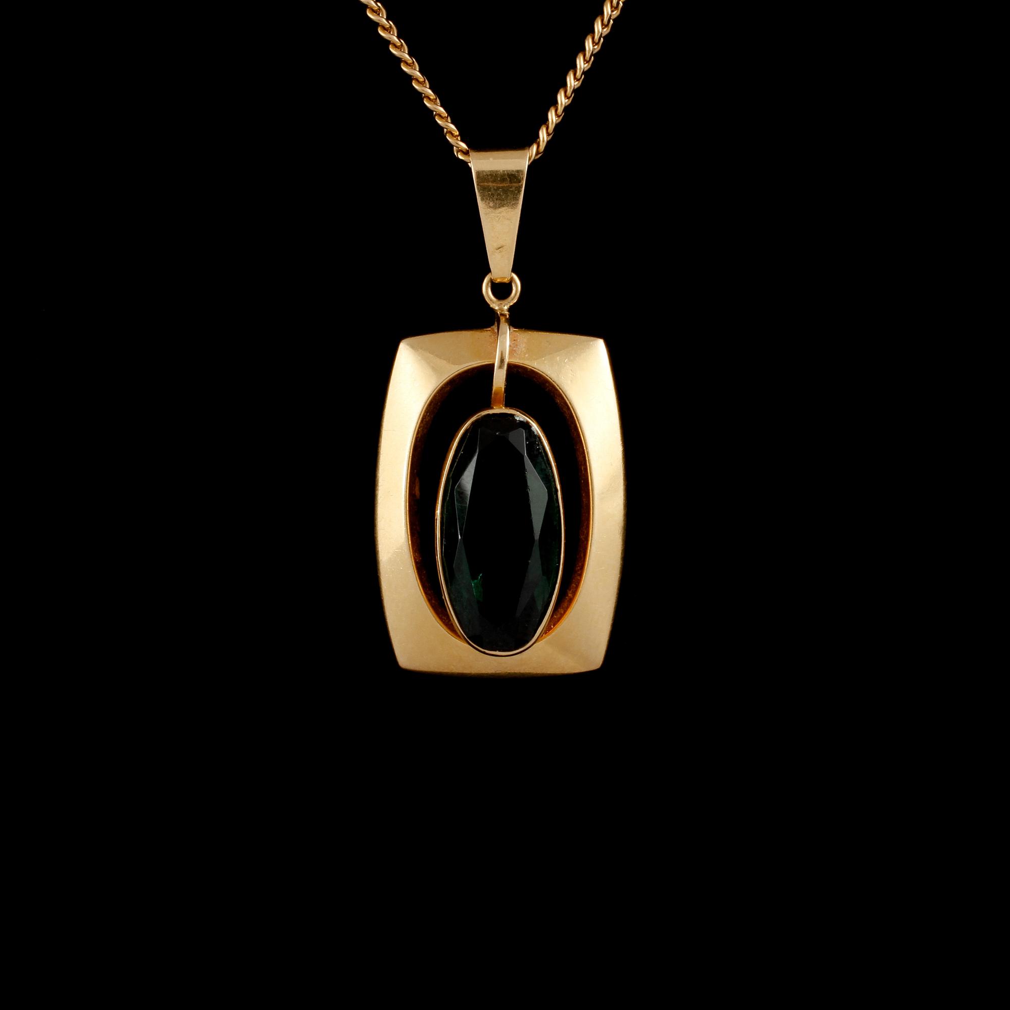 HÄNGE, 18K guld med ovalslipad syntetisk grön spinell, importstämplad. Vikt 14,5 g.