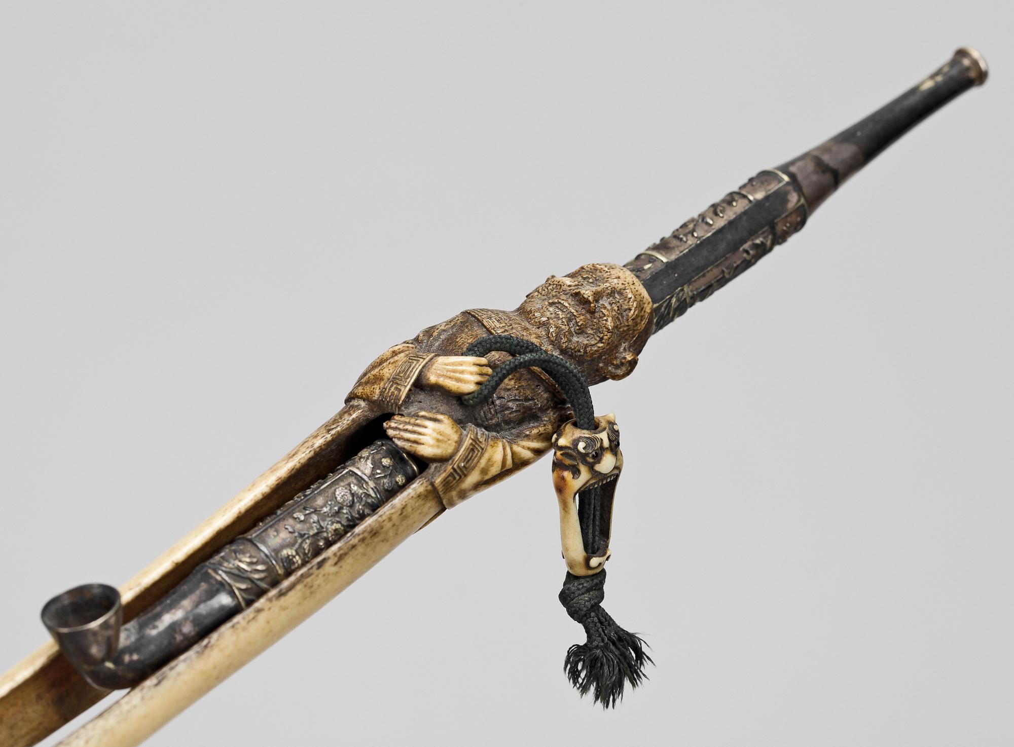 TOBAKSPUNG, textil samt ben, Meiji, Japan.