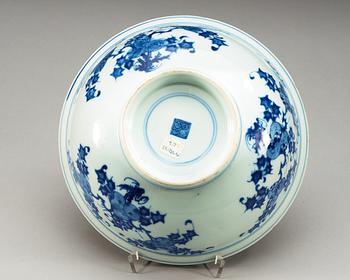 A blue and white bowl, Qing dynasty, 18th Century.