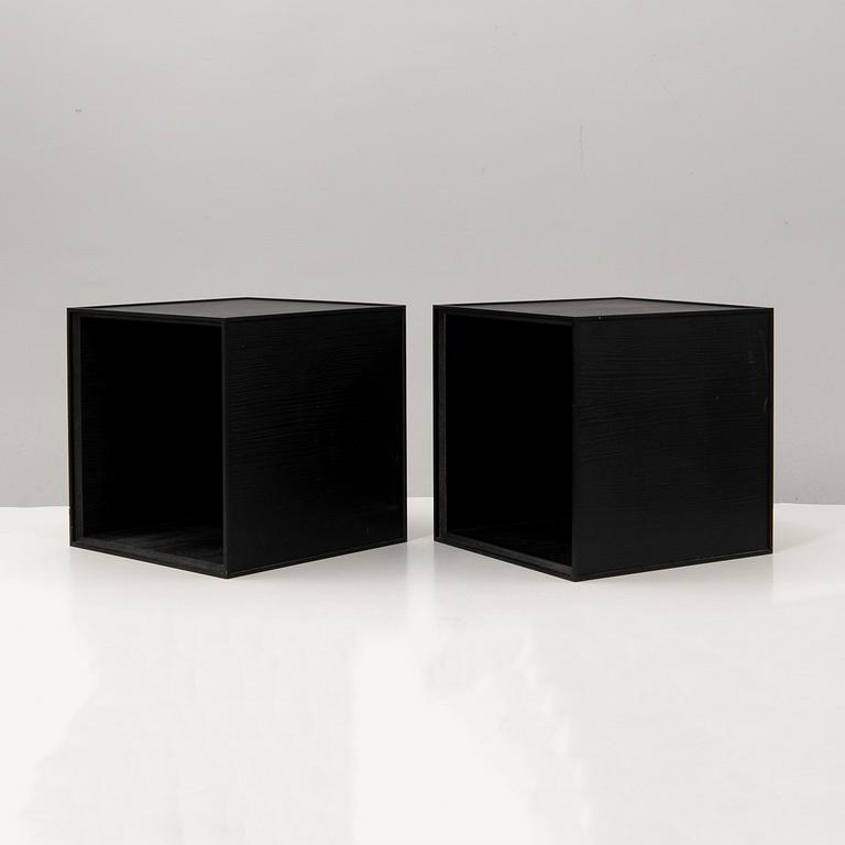 Mogens Lassen, vägghyllor ett par "Frame 35 Box" för Audo Danmark 2020-tal.