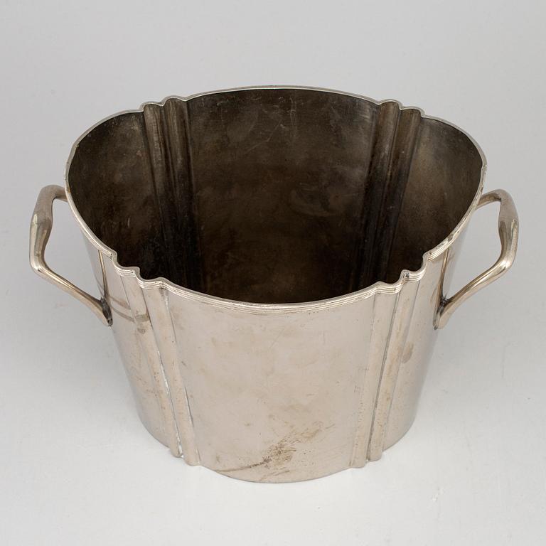 A 20th century plate champagne cooler.