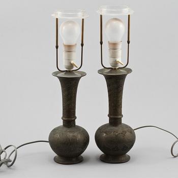 BORDSLAMPOR, ett par, orientaliska, 1900-tal.