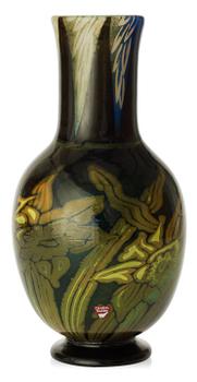 817. An Eva Englund 'graal' glass vase, Orrefors 1989.
